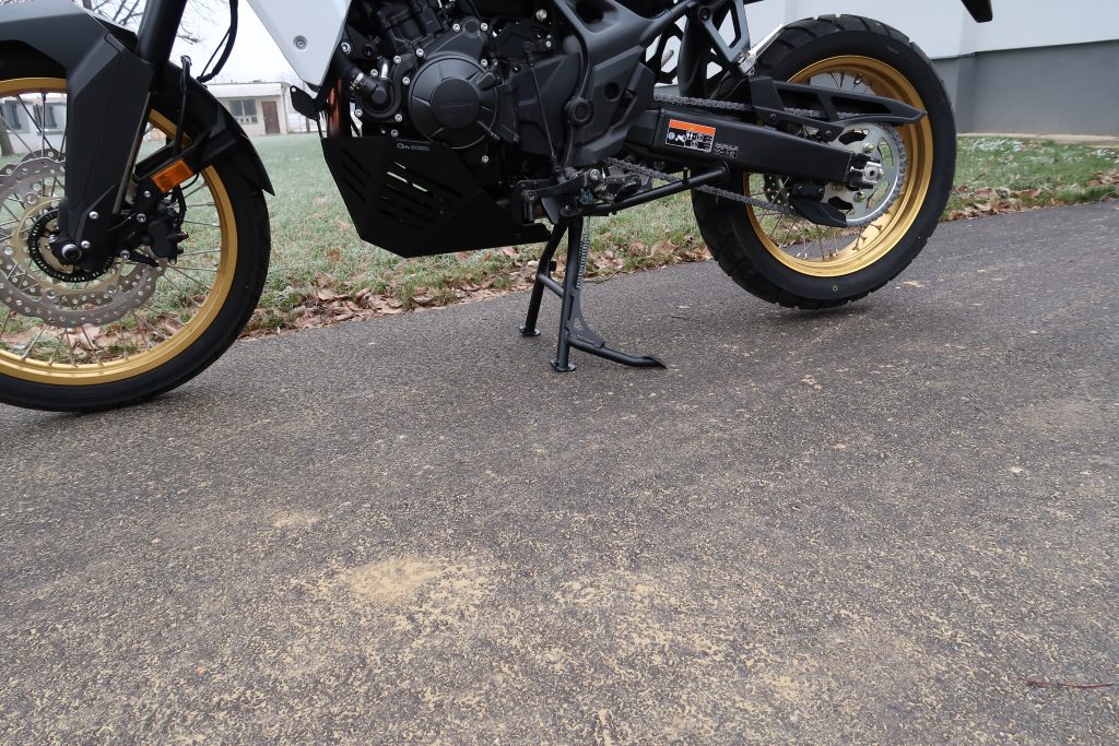 Area1 Set Di 2 Specchi Retrovisori Universali Per Moto - Filettatura M10, Con Marchio E, Design Elegante